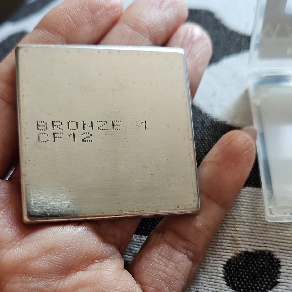 Matte Compact Powder - Bronze 1 - Picture 2 of 5